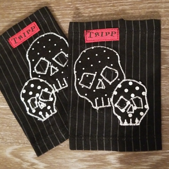 Tripp nyc Accessories - Set of Tripp Nyc Skull Wristlet Gloves